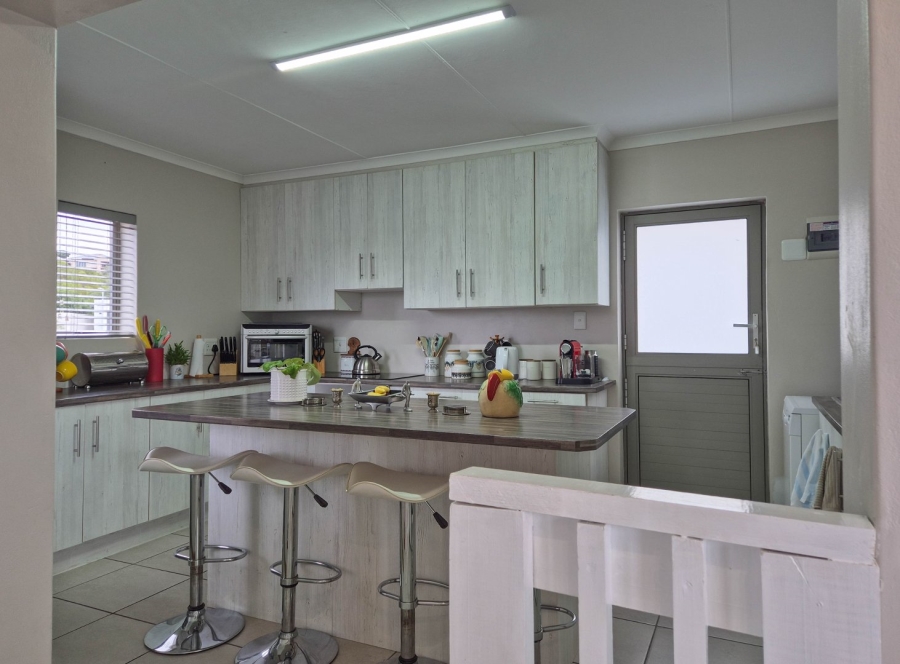 4 Bedroom Property for Sale in Stilbaai Wes Western Cape